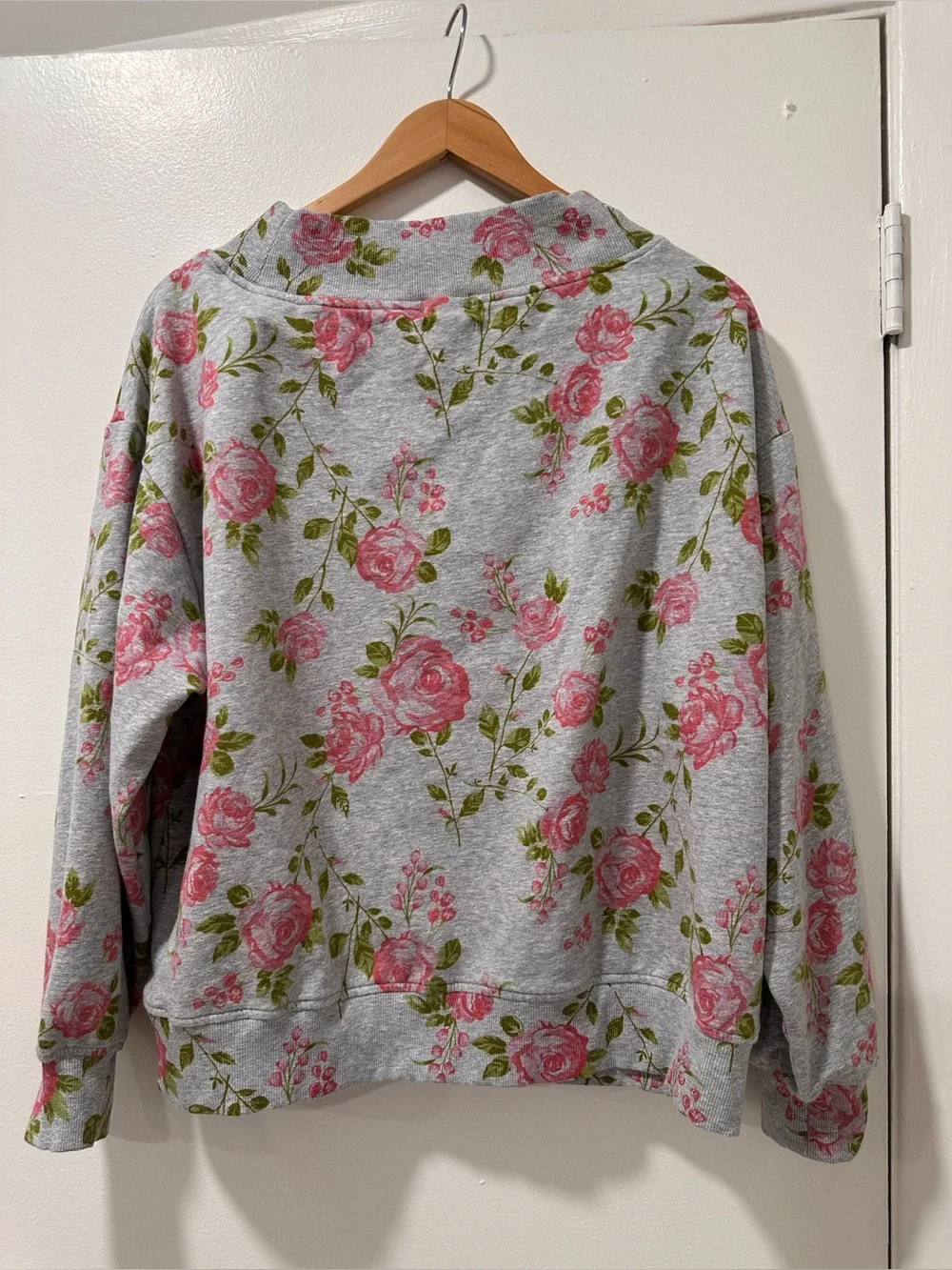 Target Wild Fable Gray Pink Floral Mock Neck
Sweatshirt & Joggers Set • Size L - Picture 3 of 8